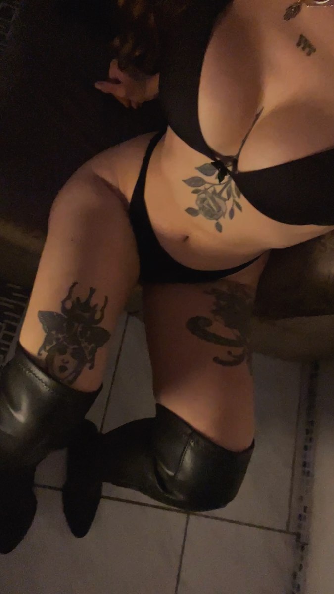 Miss Franchesca, Online now