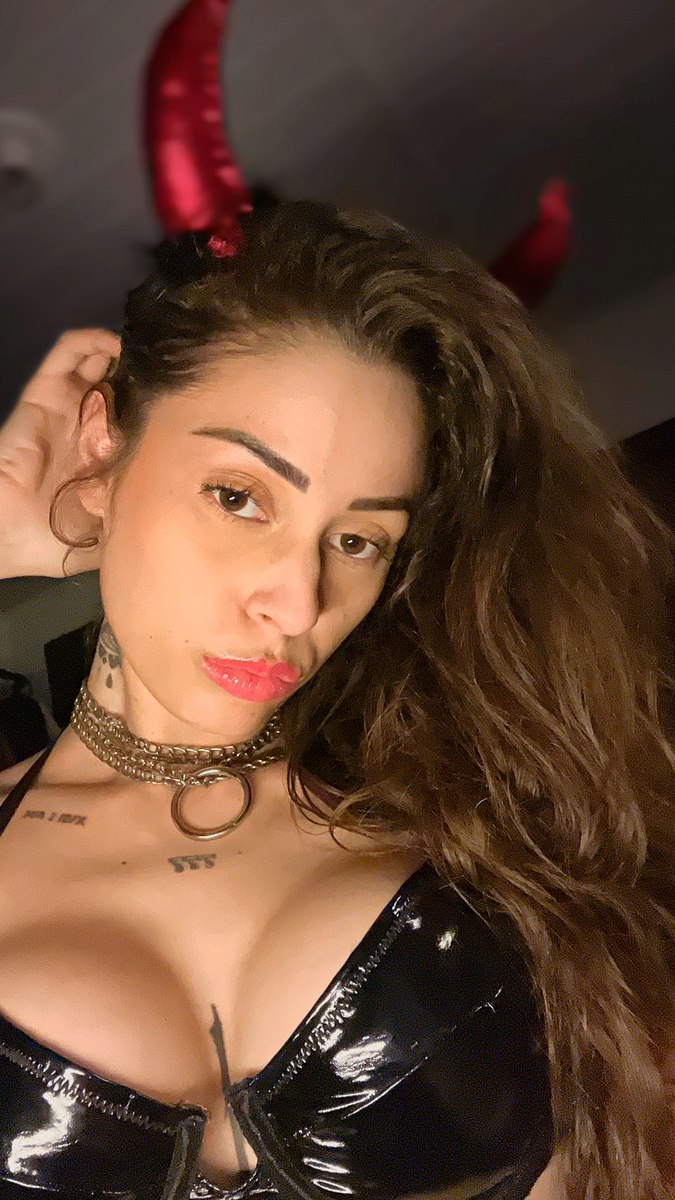 Miss Franchesca, Glasses